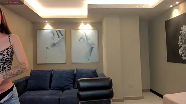 MaiaCollins online show from December 16, 2025, 6:23 pm