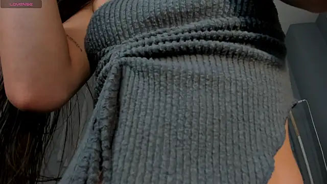 MaiaCollins online show from November 20, 2025, 6:41 pm