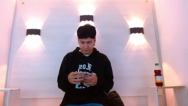 Jhojan twink online show from December 2, 2025, 12:40 pm