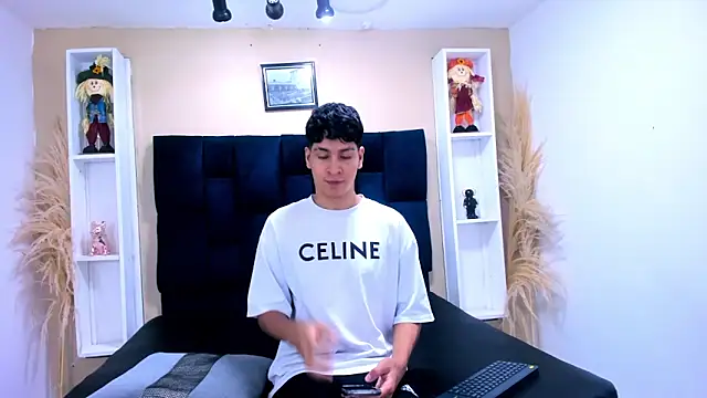 Jhojan twink online show from October 26, 2025, 4:57 am