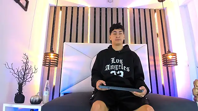 Jhojan twink online show from October 23, 2025, 12:04 pm