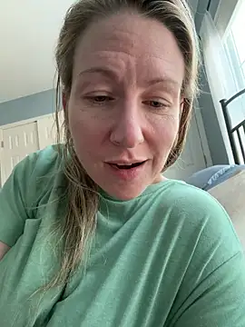 Snapshot of LittleMsMILF chatting on February 25, 2026, 9:47 pm LittleMsMILF online show from February 25, 2026, 9:47 pm