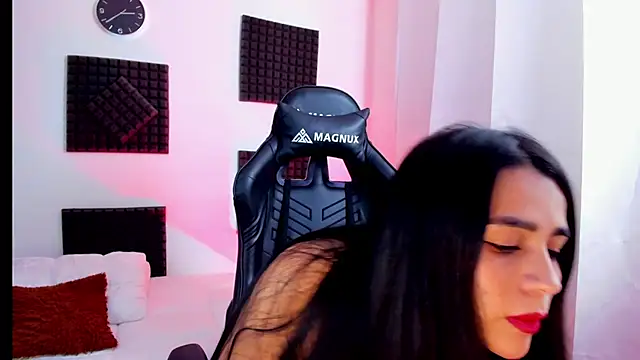 hannarusso online show from October 4, 2025, 7:37 pm