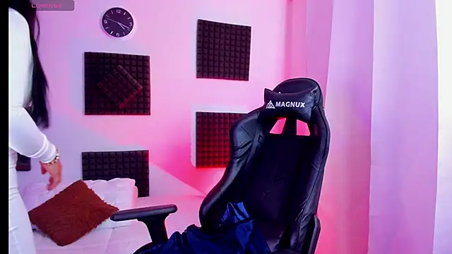 hannarusso online show from October 2, 2025, 9:18 pm