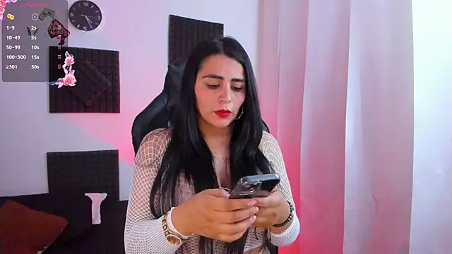 hannarusso online show from October 28, 2025, 9:25 pm