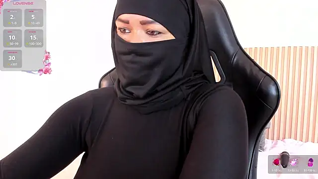 Snapshot of Layla_arabelle chatting on May 28, 2026, 7:53 pm Layla arabelle online show from May 28, 2026, 7:53 pm