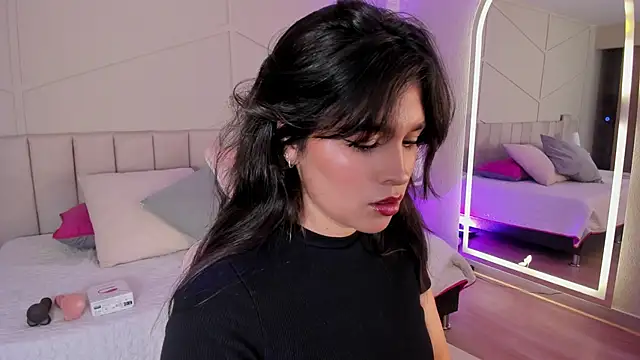 Eimmy bm online show from December 4, 2025, 7:24 pm