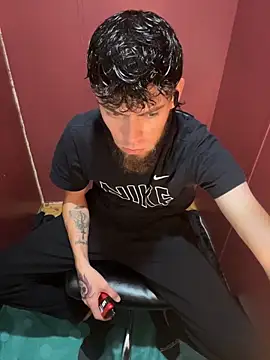 Snapshot of bwcizThrobbing chatting on October 28, 2025, 9:41 am bwcizThrobbing online show from October 28, 2025, 9:41 am