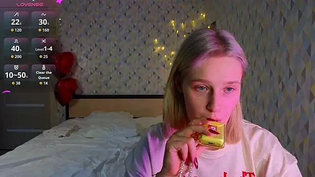 Snapshot of Tara_Lawson chatting on February 10, 2026, 12:04 pm Tara Lawson online show from February 10, 2026, 12:04 pm