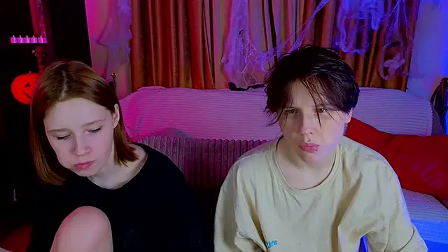 Snapshot of Tara_Lawson chatting on October 29, 2025, 7:02 pm Tara Lawson online show from October 29, 2025, 7:02 pm