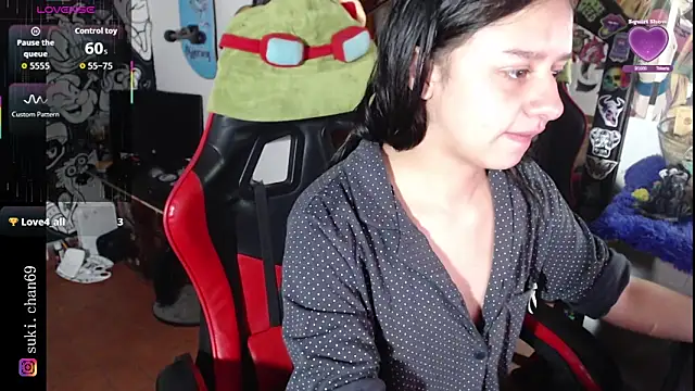 Snapshot of Sukychan_ chatting on October 9, 2025, 8:42 pm Sukychan  online show from October 9, 2025, 8:42 pm