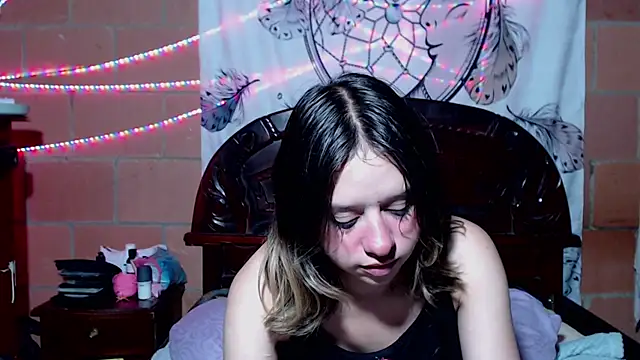 Snapshot of Sukychan_ chatting on March 17, 2025, 12:10 am Sukychan  online show from March 17, 2025, 12:10 am