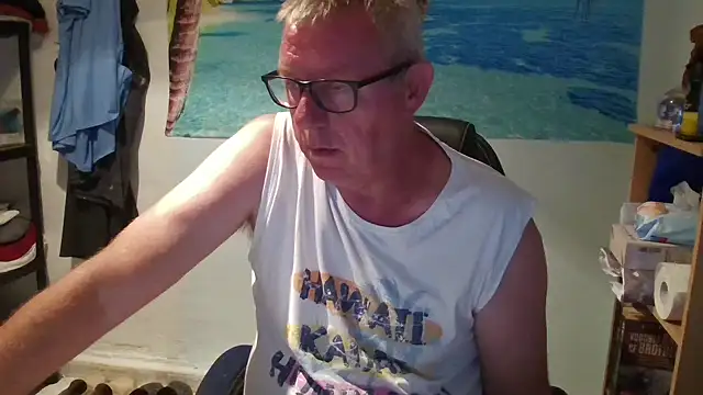Snapshot of JamesBauer chatting on June 5, 2026, 4:39 am JamesBauer online show from June 5, 2026, 4:39 am