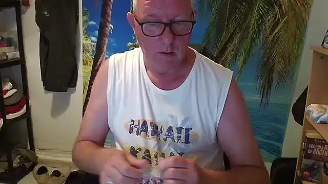 Snapshot of JamesBauer chatting on June 11, 2026, 4:31 am JamesBauer online show from June 11, 2026, 4:31 am