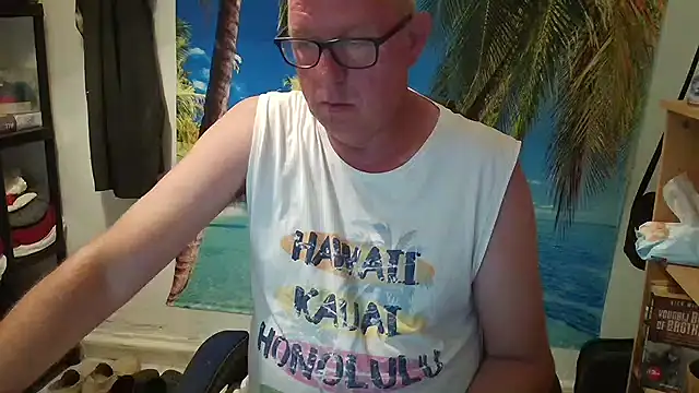 Snapshot of JamesBauer chatting on June 12, 2026, 4:21 am JamesBauer online show from June 12, 2026, 4:21 am
