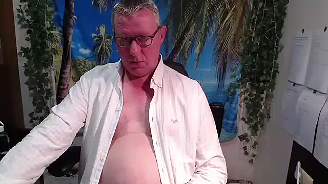 JamesBauer online show from December 22, 2025, 4:34 am