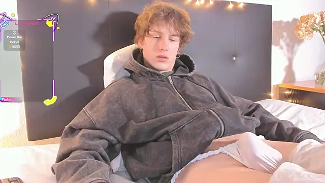 Snapshot of RobFavorite1 chatting on January 8, 2026, 8:48 pm RobFavorite1 online show from January 8, 2026, 8:48 pm