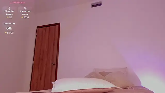 Camile Histon8 online show from October 3, 2025, 6:59 am