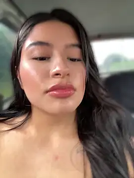 andrea gomes  online show from April 18, 2026, 6:43 pm