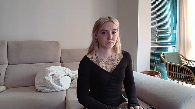 tattoobbgirl online show from February 10, 2026, 1:10 pm