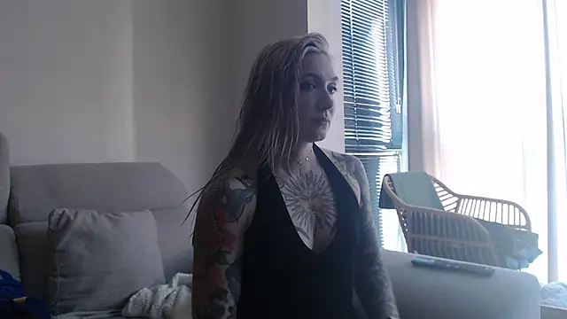 tattoobbgirl online show from December 17, 2025, 1:49 pm
