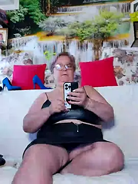 Snapshot of QueenPammy1 chatting on September 22, 2025, 7:03 am QueenPammy1 online show from September 22, 2025, 7:03 am