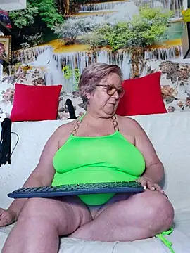 Snapshot of QueenPammy1 chatting on September 28, 2025, 6:42 am QueenPammy1 online show from September 28, 2025, 6:42 am