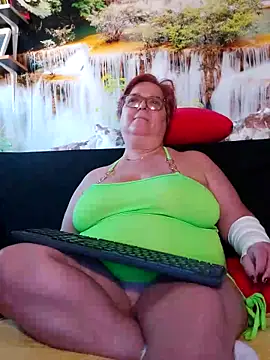 Snapshot of QueenPammy1 chatting on March 21, 2025, 2:40 pm QueenPammy1 online show from March 21, 2025, 2:40 pm