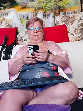 Snapshot of QueenPammy1 chatting on October 18, 2025, 8:27 am QueenPammy1 online show from October 18, 2025, 8:27 am