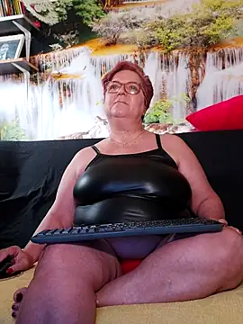 Snapshot of QueenPammy1 chatting on March 18, 2025, 6:50 am QueenPammy1 online show from March 18, 2025, 6:50 am