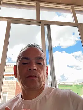 mateocali25 online show from May 13, 2026, 2:35 pm