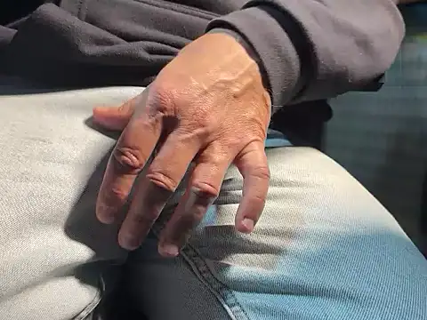 Max 965 online show from November 15, 2025, 6:45 pm