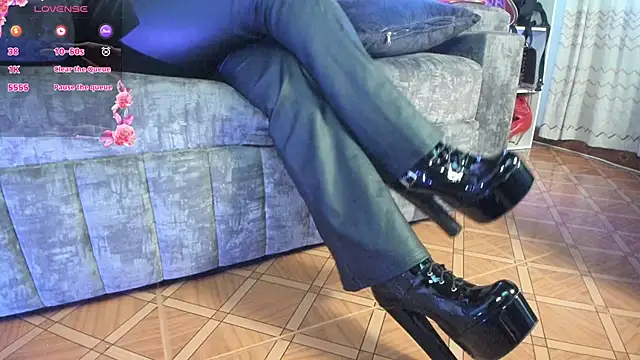 Snapshot of _LuanaDabbraccio chatting on February 10, 2026, 2:05 pm LuanaDabbraccio online show from February 10, 2026, 2:05 pm