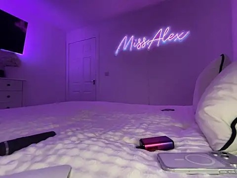 Missalex xo online show from February 4, 2026, 9:43 pm