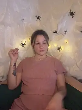 mollygirll online show from October 21, 2025, 6:18 pm