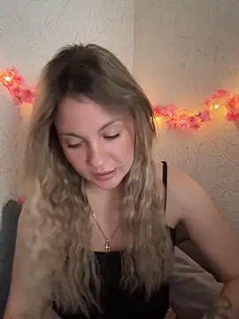 mollygirll online show from October 13, 2025, 9:33 am