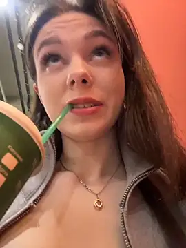 Snapshot of MilaBee chatting on February 21, 2026, 11:23 am MilaBee online show from February 21, 2026, 11:23 am