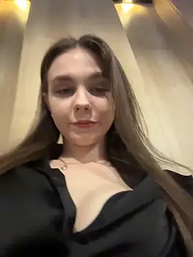 Snapshot of MilaBee chatting on February 16, 2026, 10:58 am MilaBee online show from February 16, 2026, 10:58 am