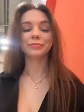 Snapshot of MilaBee chatting on February 5, 2026, 9:38 am MilaBee online show from February 5, 2026, 9:38 am