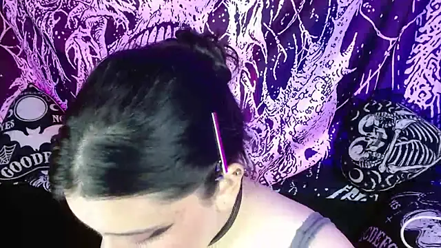 mikaskullcs online show from September 20, 2025, 4:39 am