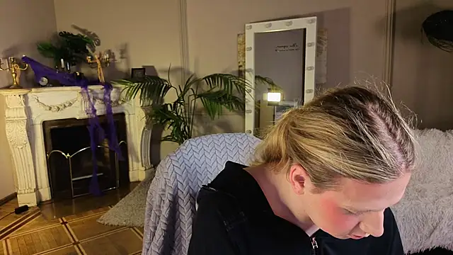 Jes Solar online show from October 28, 2025, 9:03 pm