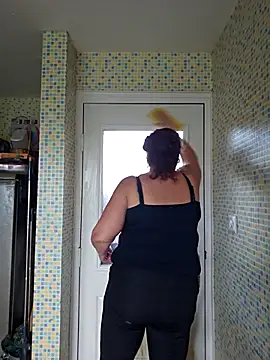 MissQueenBeex online show from April 14, 2026, 11:26 am