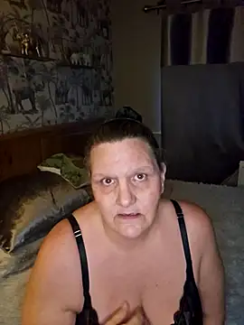 MissQueenBeex online show from April 2, 2026, 6:47 pm