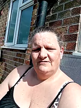 MissQueenBeex online show from April 25, 2026, 1:36 pm