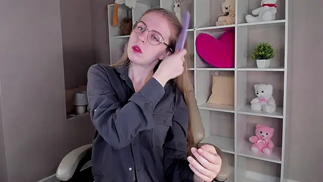 Joann Shermann online show from November 11, 2025, 1:11 am