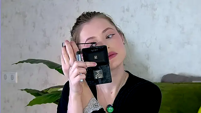 AshleyD  online show from October 26, 2025, 3:18 am