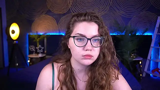 LuxSopphia online show from September 14, 2025, 5:41 am