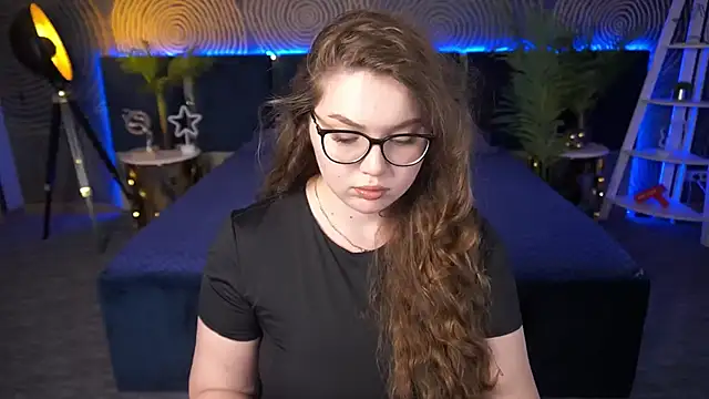 LuxSopphia online show from September 26, 2025, 12:23 pm