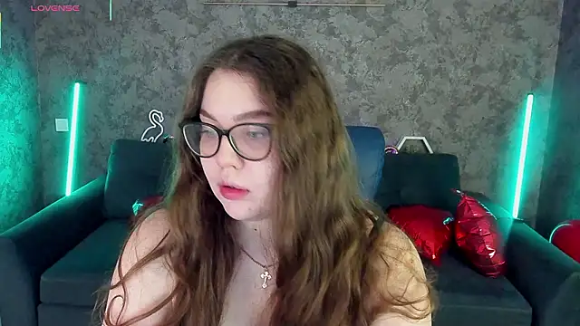 LuxSopphia online show from February 20, 2026, 8:11 pm