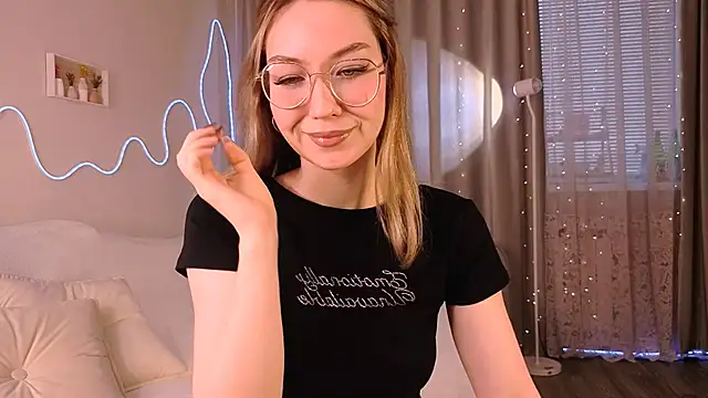 Lilo Sims online show from November 10, 2025, 3:00 am